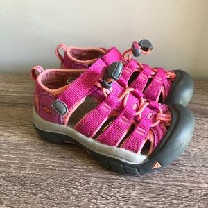 Toddler size 9 Keen Newport H2.